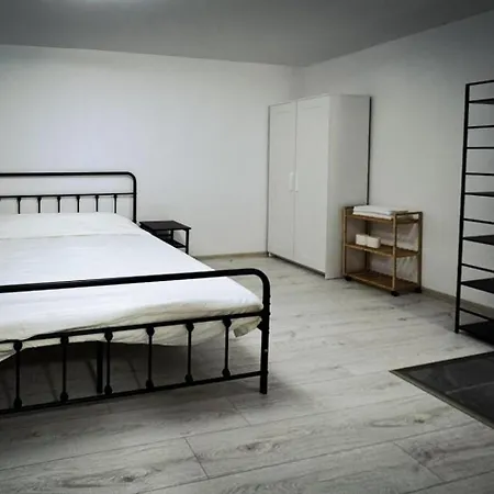Sun Apartment *